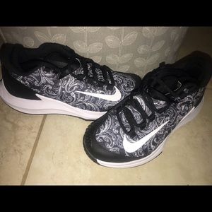 Nike court zoom shoes